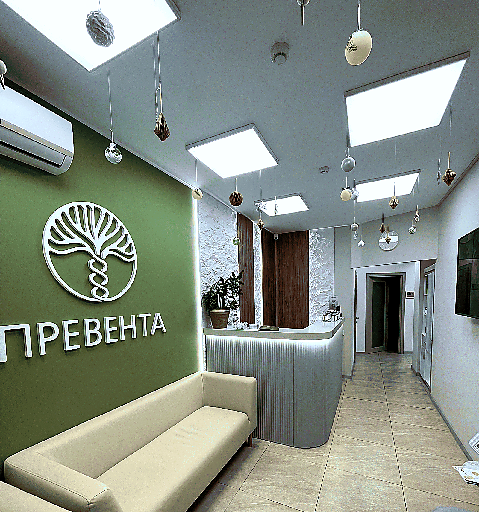 Интерьер медицинского центра Превента — ресепшн